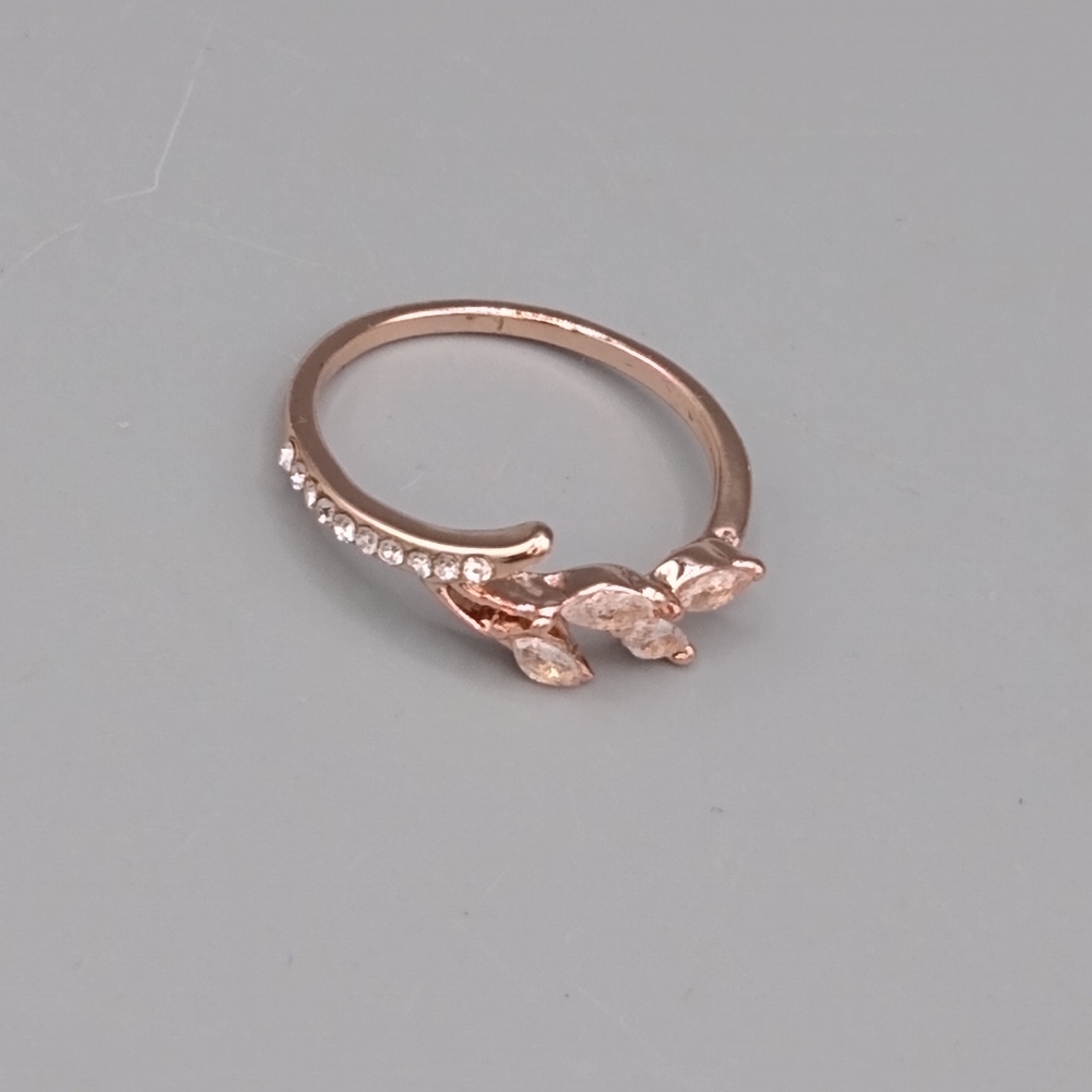 Rose Gold Tone Vine Rhinestone Leaf Pavé Ring Sizes 6, 7, 8, 9 - Picture 5 of 10
